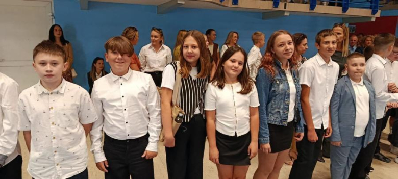 	Rozpoczęcie roku szkolnego dla uczniów klas V-VIII w Szkole Podstawowej nr 3