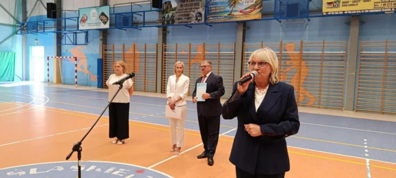 	Rozpoczęcie roku szkolnego dla uczniów klas V-VIII w Szkole Podstawowej nr 3