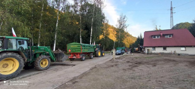 Rolnicy z powiatu ząbkowickiego i kłodzkiego niosą pomoc powodzianom