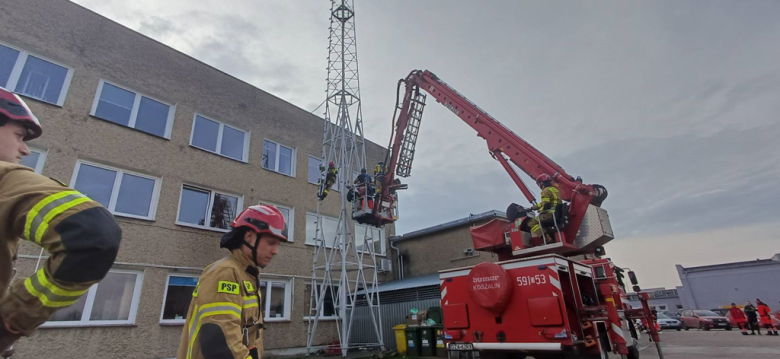 Wspólne ćwiczenia ratowników medycznych i strażaków w Ząbkowicach Śląskich