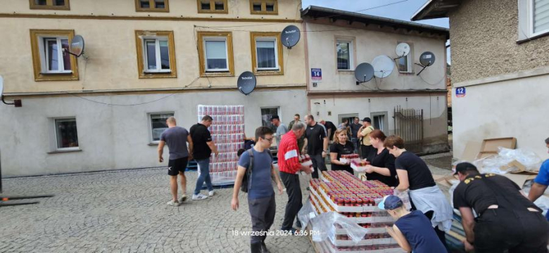 Do Barda i Kamieńca Ząbkowickiego docierają dary dla powodzian z całej Polski