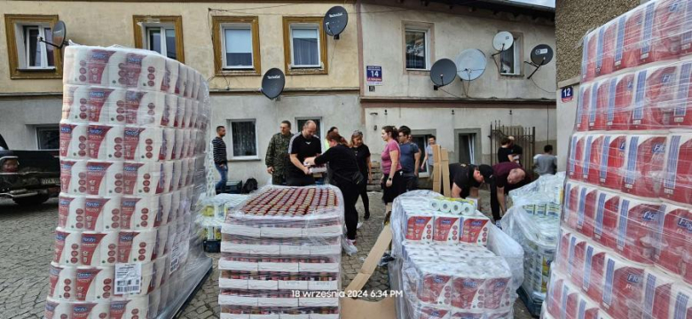 Do Barda i Kamieńca Ząbkowickiego docierają dary dla powodzian z całej Polski