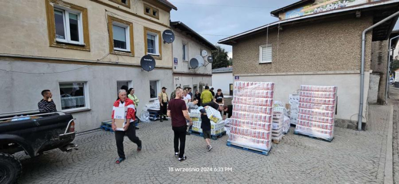 Do Barda i Kamieńca Ząbkowickiego docierają dary dla powodzian z całej Polski