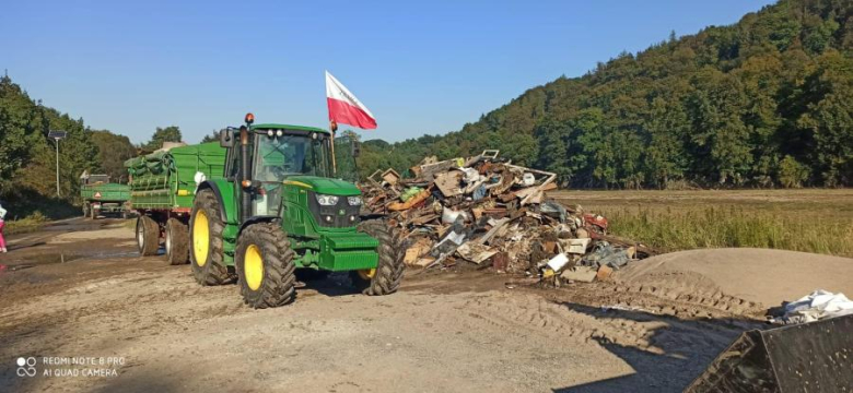 Rolnicy z powiatu ząbkowickiego i kłodzkiego niosą pomoc powodzianom