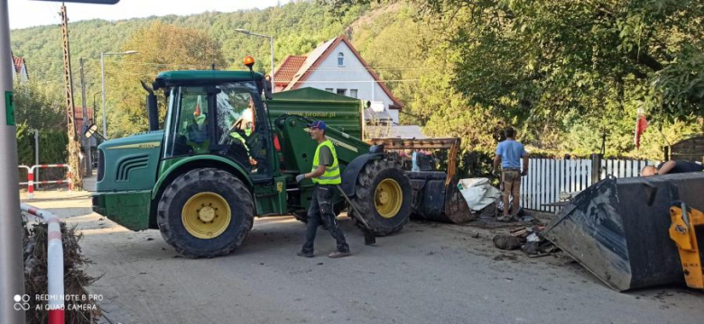 Rolnicy z powiatu ząbkowickiego i kłodzkiego niosą pomoc powodzianom