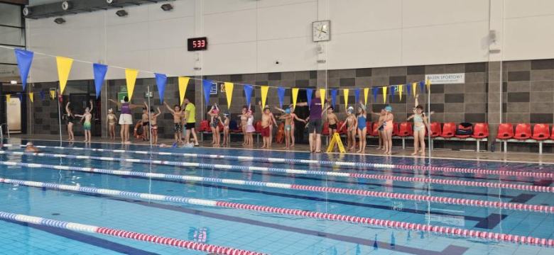 Uczniowie z gminy Ziębice zakończyli projekt  „ABC Pływania”