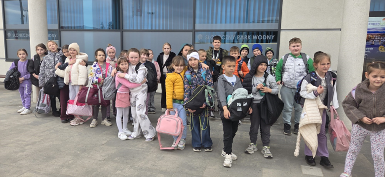 Mali mieszkańcy gminy Ziębice rozpoczęli sportową przygodę na basenie