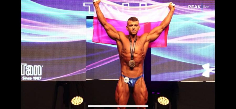 Dwa złote medale w kulturystyce! Bartosz Józwiszyn z Ząbkowic Śląskich podbił Budapeszt