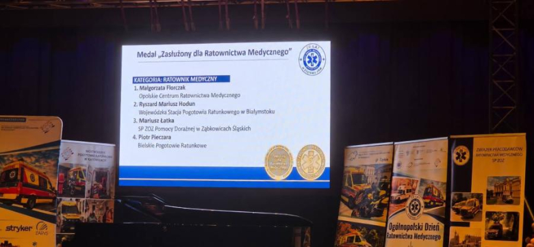 Mariusz Łatka - ratownik SP ZOZ Pomoc Doraźna w Ząbkowicach Śląskich z medalem „Zasłużony dla Ratownictwa Medycznego”