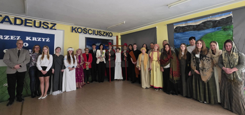 Wielkanocne przedstawienie uczniów Szkoły Podstawowej w Złotym Stoku