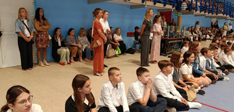 	Rozpoczęcie roku szkolnego dla uczniów klas V-VIII w Szkole Podstawowej nr 3