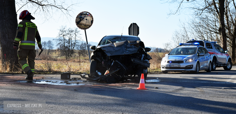 Zderzenie forda i seata w Strąkowej