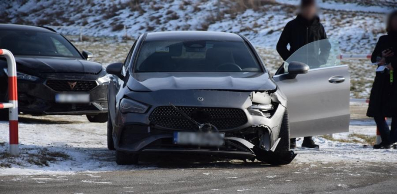 Zderzenie mercedesa i cupry w Bobolicach