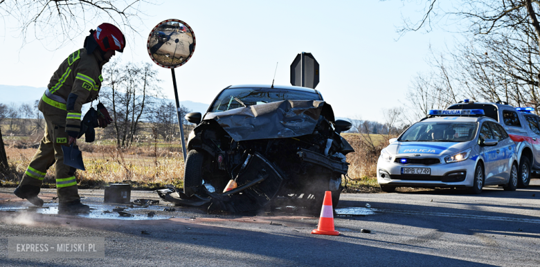 Zderzenie forda i seata w Strąkowej