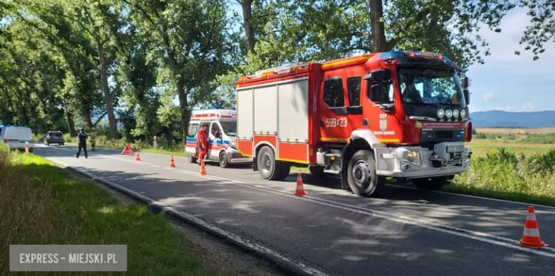 Seat w rowie przed Kamieńcem Ząbkowickim. Jedna osoba w szpitalu