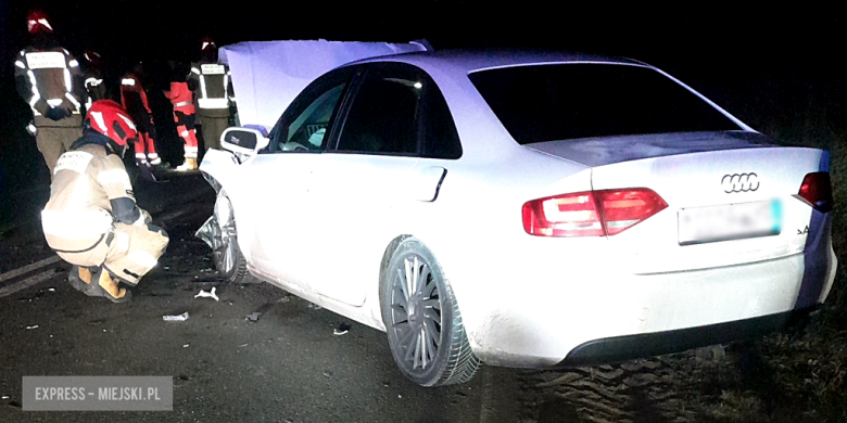 	Czołowe zderzenie pojazdów na wysokości Kluczowej. Droga całkowicie zablokowana