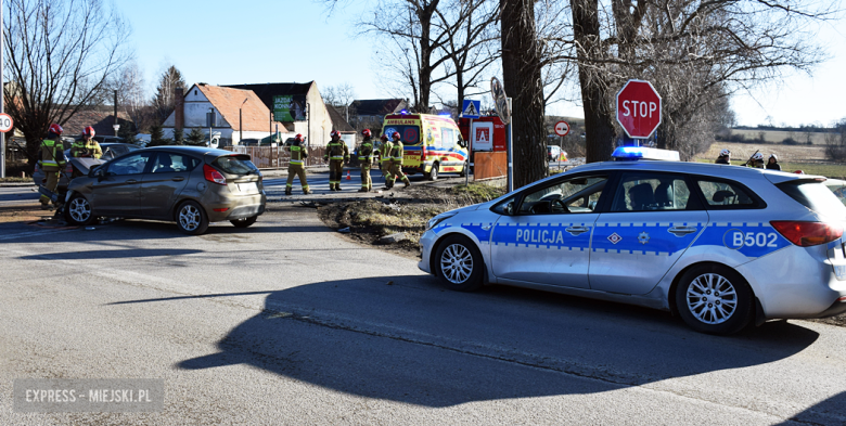 Zderzenie forda i seata w Strąkowej