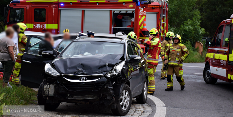 	Zderzenie trzech aut na krajowej ósemce w Bardzie