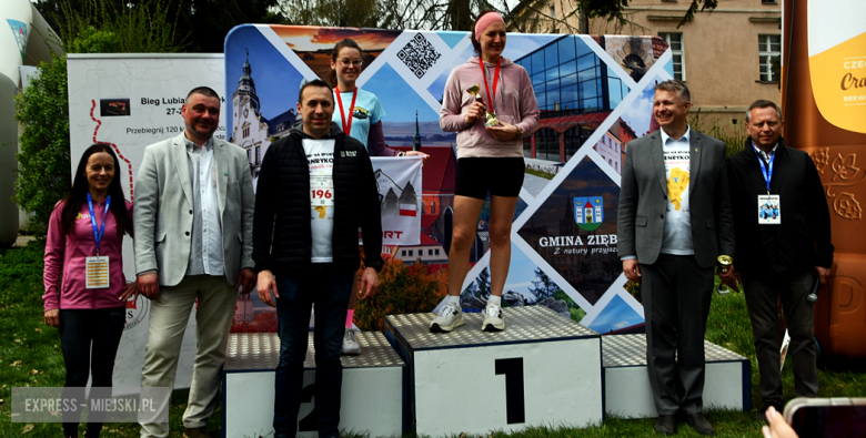 Setki biegaczy i świetne wyniki. 15. Półmaraton Henrykowski i 11. Dycha Księgi Henrykowskiej [foto]