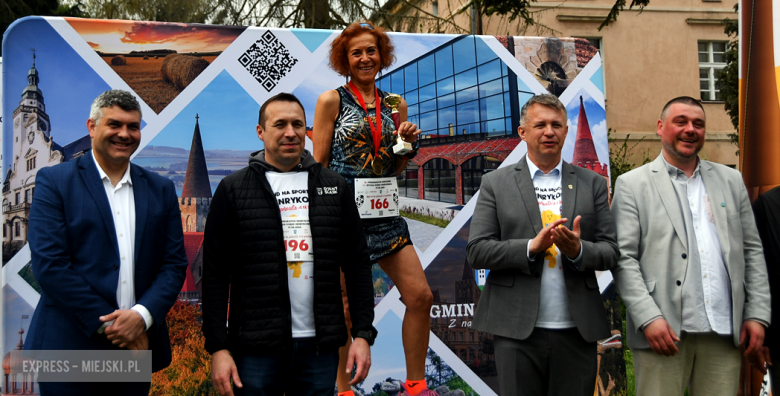 Setki biegaczy i świetne wyniki. 15. Półmaraton Henrykowski i 11. Dycha Księgi Henrykowskiej [foto]