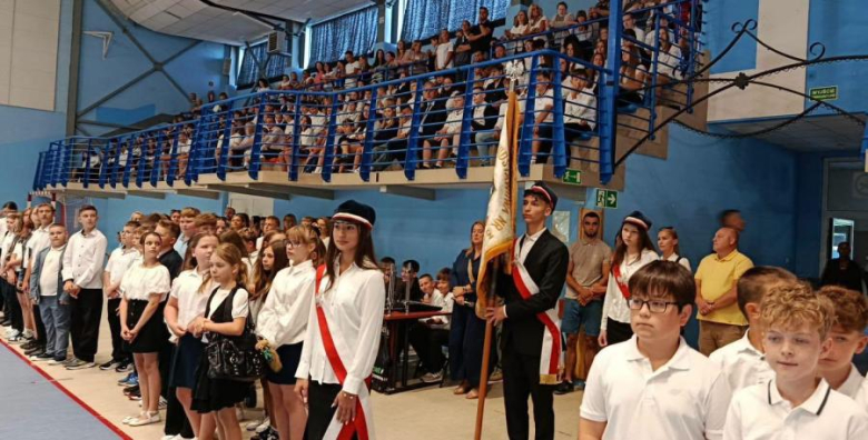 	Rozpoczęcie roku szkolnego dla uczniów klas V-VIII w Szkole Podstawowej nr 3