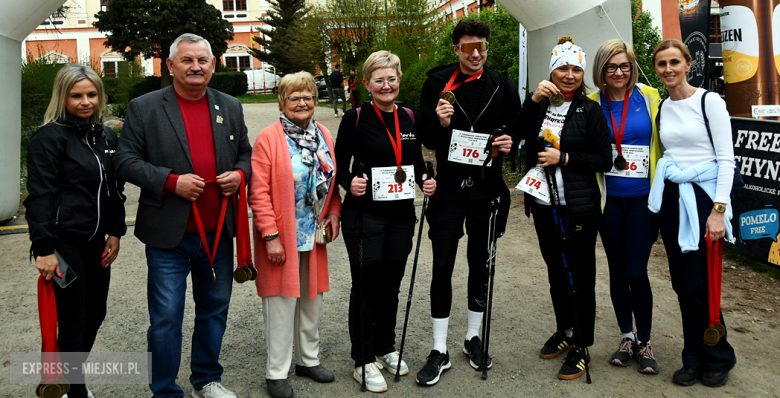 Setki biegaczy i świetne wyniki. 15. Półmaraton Henrykowski i 11. Dycha Księgi Henrykowskiej [foto]