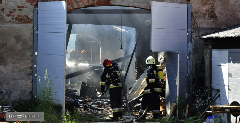 Płonął budynek gospodarczy w Byczeniu 