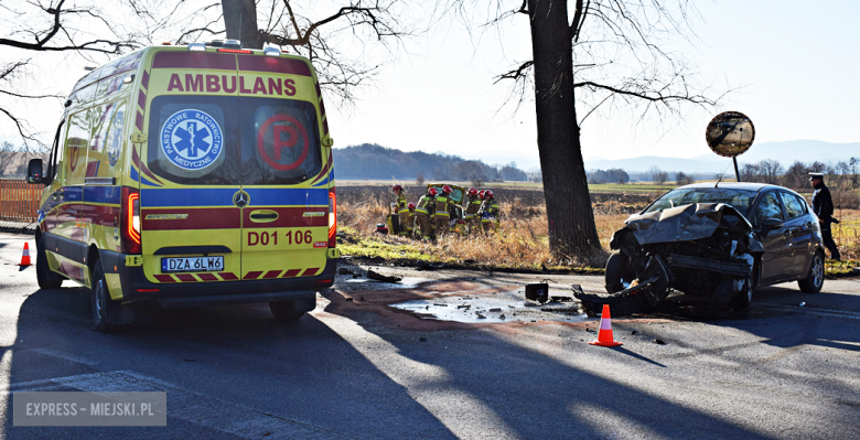 Zderzenie forda i seata w Strąkowej