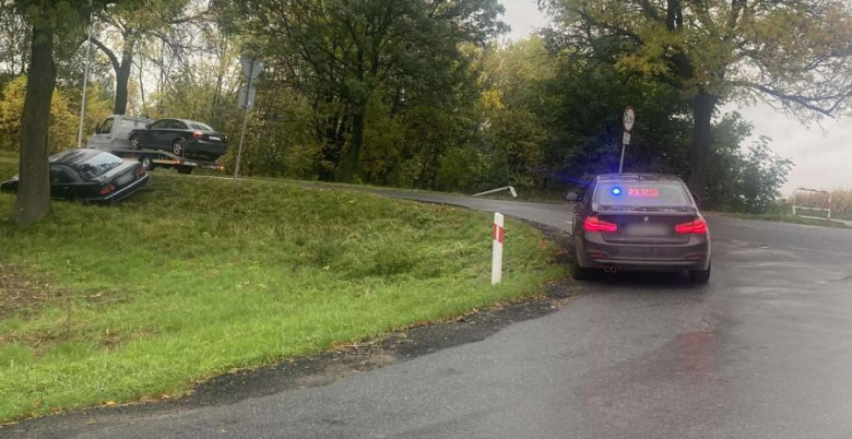 Kolizja dwóch pojazdów osobowych na skrzyżowaniu ul. Cukrowniczej i Ziębickiej