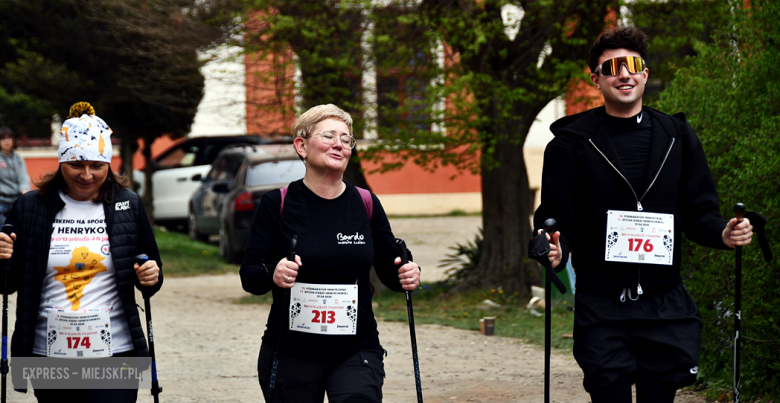 Setki biegaczy i świetne wyniki. 15. Półmaraton Henrykowski i 11. Dycha Księgi Henrykowskiej [foto]