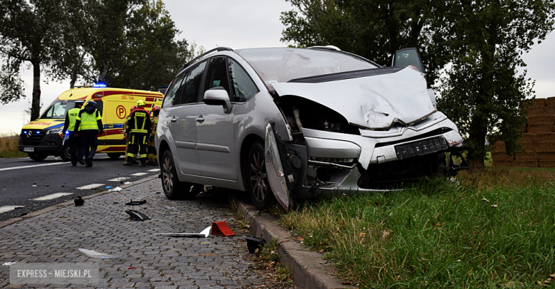 Zderzenie fiata i citroena na krajowej ósemce w Tarnowie