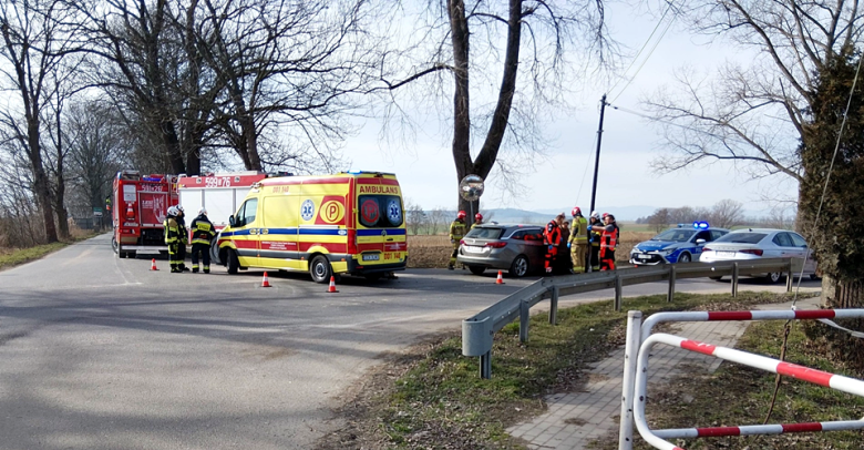 	Zderzenie dwóch osobówek na skrzyżowaniu w Strąkowej