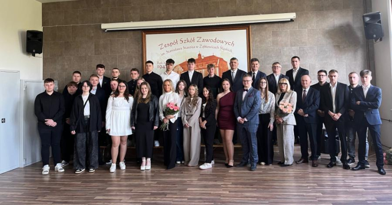 	Zakończenie roku szkolnego maturzystów. Najlepsi uczniowie otrzymali nagrody finansowe