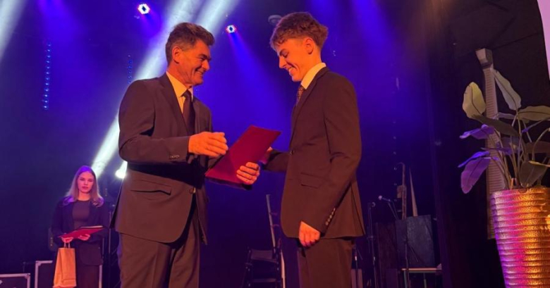 	Zakończenie roku szkolnego maturzystów. Najlepsi uczniowie otrzymali nagrody finansowe