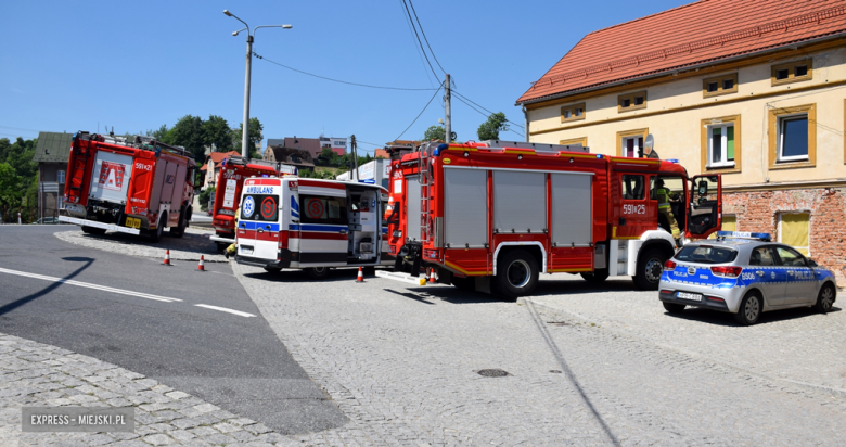 Zderzenie trzech pojazdów na krajowej ósemce w Bardzie
