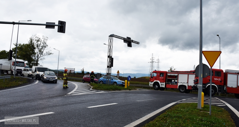 Kolizja na krajowej ósemce. Fiat uderzył w tył Skody