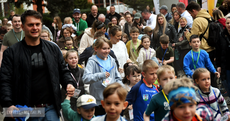 Setki biegaczy i świetne wyniki. 15. Półmaraton Henrykowski i 11. Dycha Księgi Henrykowskiej [foto]