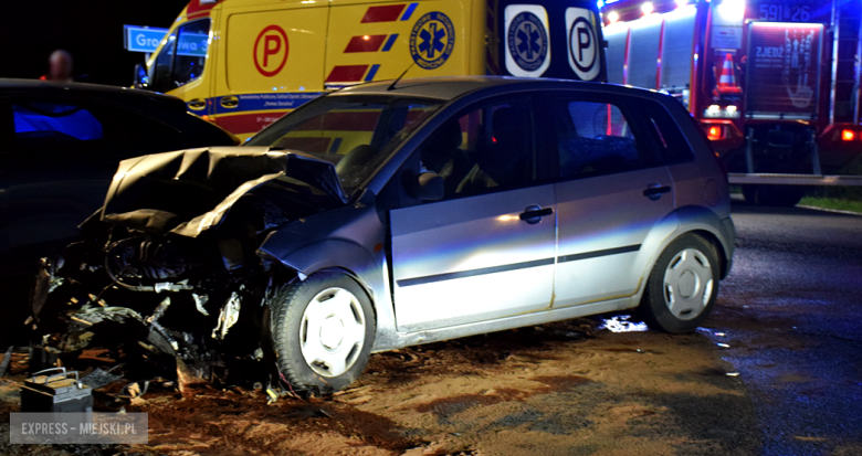 Zderzenie kii i forda na krajowej ósemce