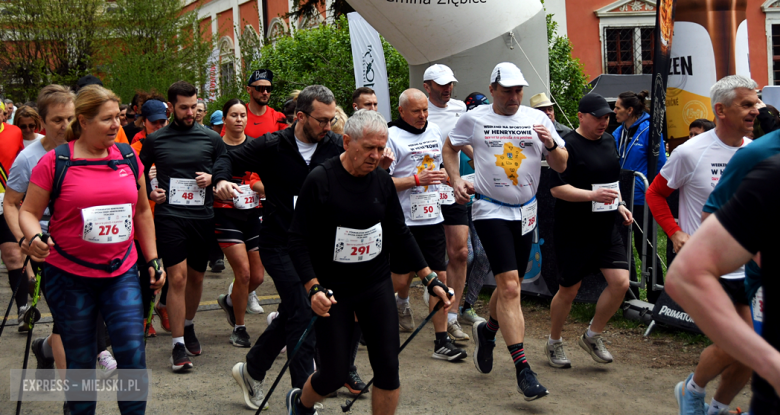 Setki biegaczy i świetne wyniki. 15. Półmaraton Henrykowski i 11. Dycha Księgi Henrykowskiej [foto]