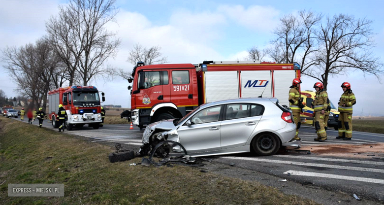 Zderzenie trzech samochodów osobowych na krajowej ósemce