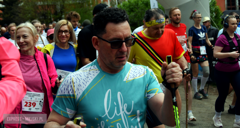 Setki biegaczy i świetne wyniki. 15. Półmaraton Henrykowski i 11. Dycha Księgi Henrykowskiej [foto]