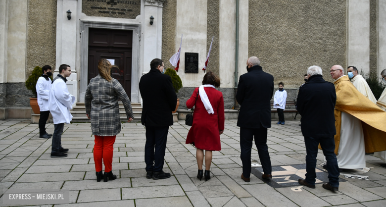 102. rocznica odzyskania Niepodległości. Oficjele złożyli kwiaty przed tablicą upamiętniającą Sybiraków