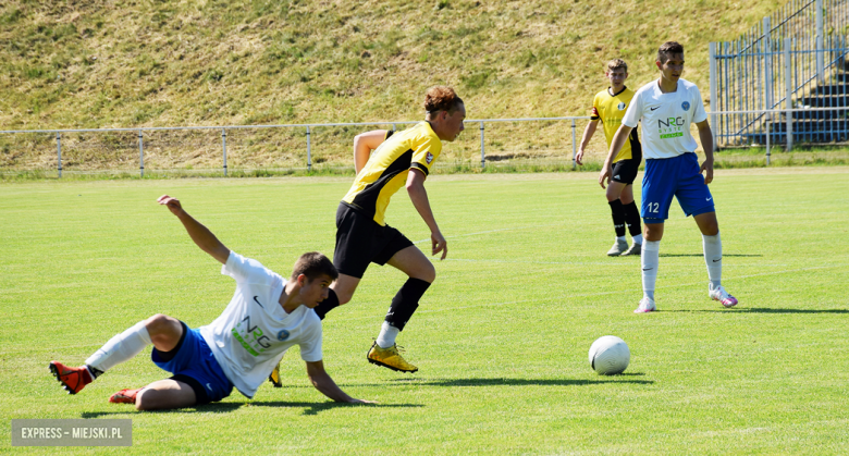 W ostatnim meczu ligowym biało-niebiescy po golu Kamila Kukli pokonali 1:0 (1:0) Nysę Kłodzko