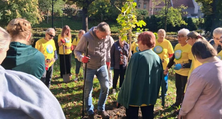 2. Piknik integracyjny w Parku Sybiraków. Wspólnie sadzili drzewka i uczestniczyli w warsztatach