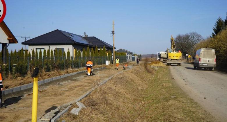 	Trwają prace przy budowie ścieżki pieszo-rowerowej Jaworek – Sieroszów