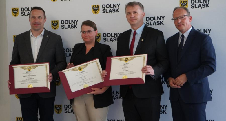 Ponad 3.6 mln zł dla samorządów z powiatu na rozwój wsi, gospodarkę wodną i wsparcie rolnictwa