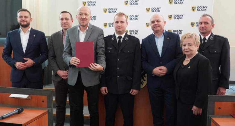 Trzy jednostki OSP z powiatu ząbkowickiego odebrały promesy. Ponad pół miliona zł na nowe pojazdy