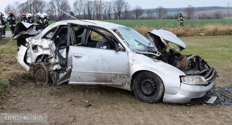 Poważny wypadek przed Ciepłowodami. Dachowało Audi. Interweniował helikopter LPR