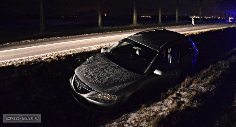 Zderzenie dwóch osobówek na drodze wojewódzkiej nr 382