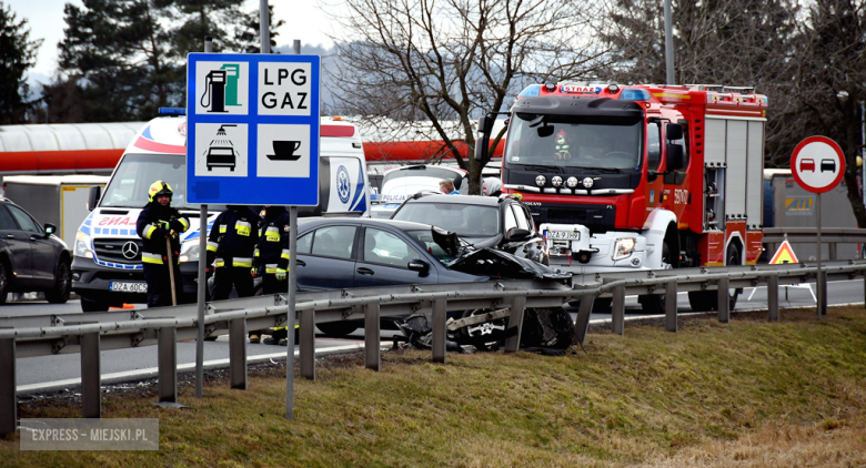 Zderzenie dwóch mercedesów na skrzyżowaniu krajowej ósemki z ul. Wrocławską